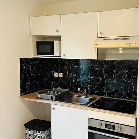 T2 Avec Piscine & Parking Proche Cite Medievale Apartment *